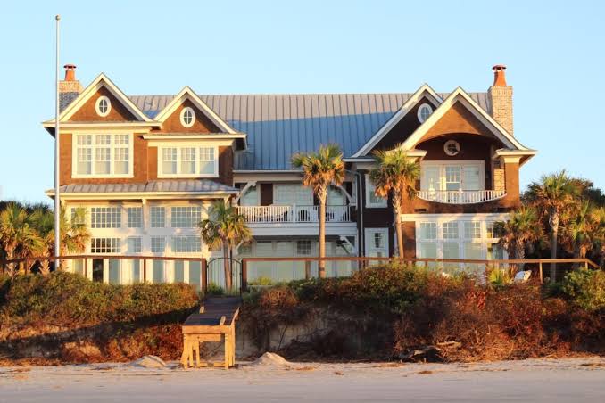 Living Near the Ocean: Things to Consider Before Buying a Beachfront Home